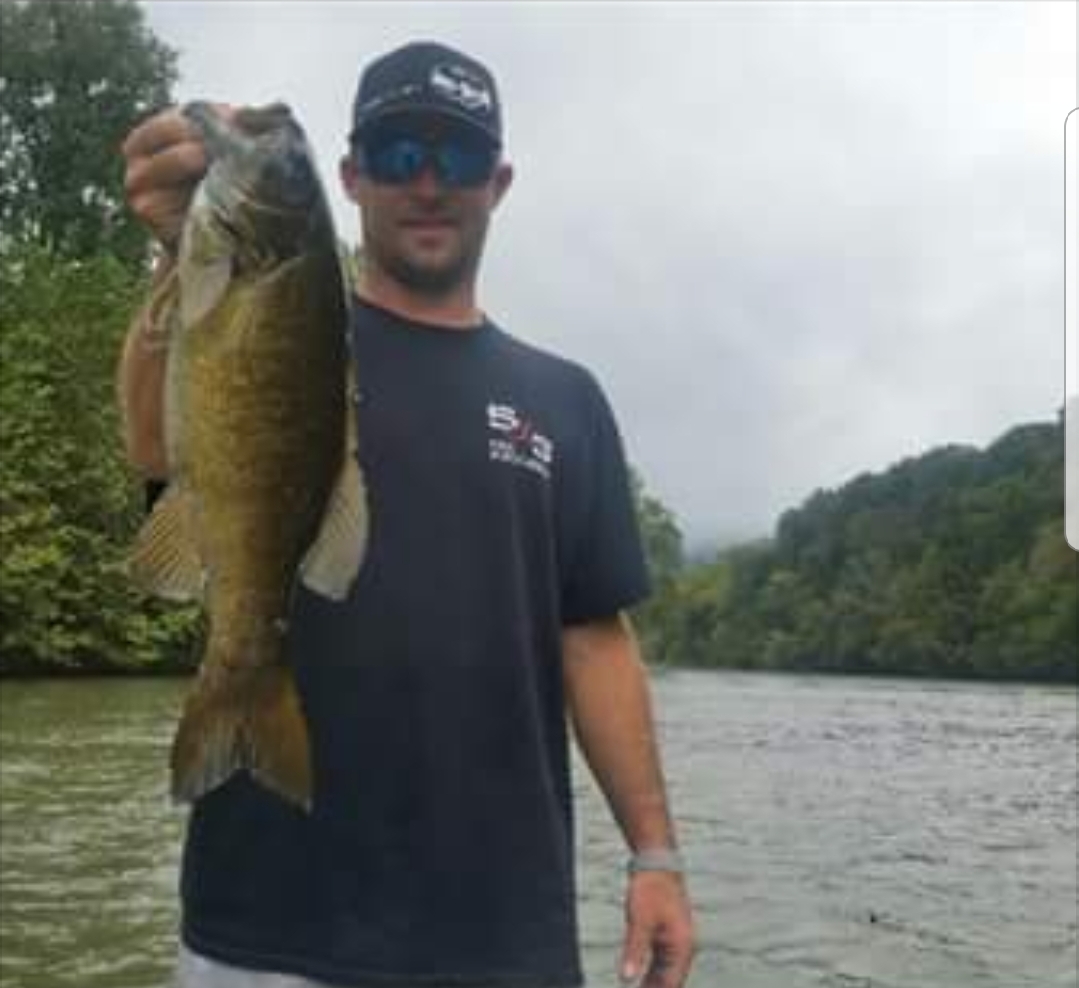 Bank Fishing The River With Nikko Hellgrammites ( Small Mouth Candy ) 